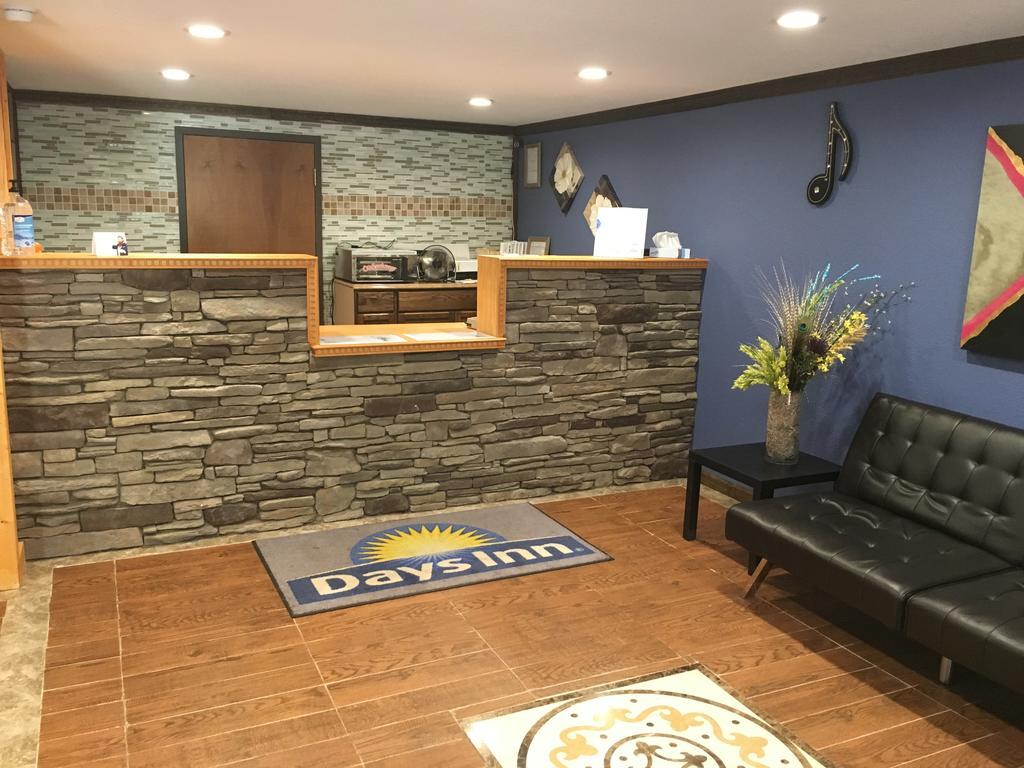 デイズ イン バイ ウィンダム ラヴォニア Lavonia エクステリア 写真